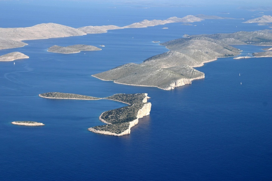 Kornati, u prvom planu otok Rašip