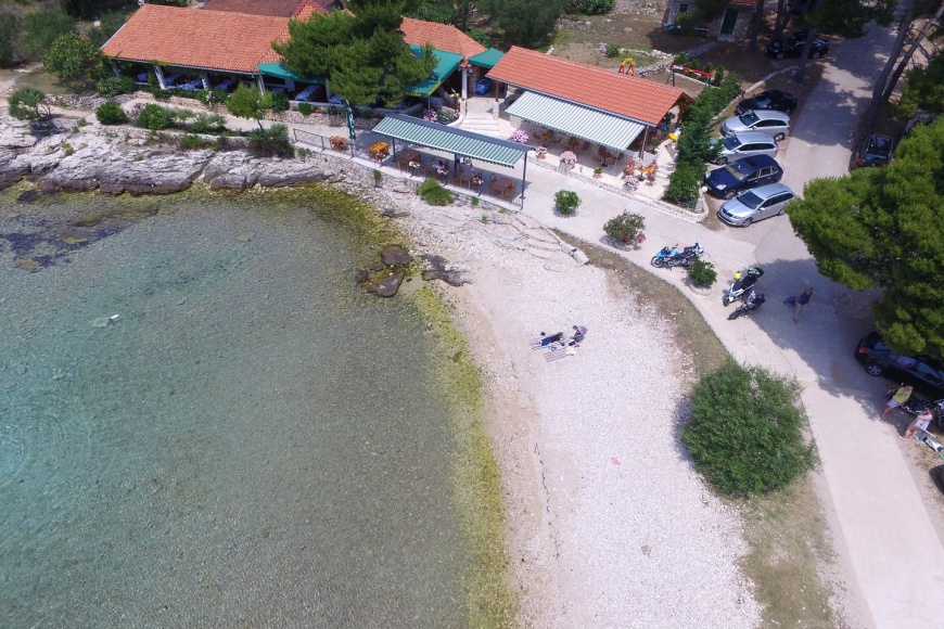 Plaža Čigrađa i restoran Čigrađa