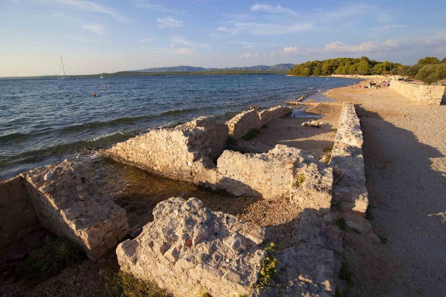 Ostaci rimskih građevina na poluotoku Gradina