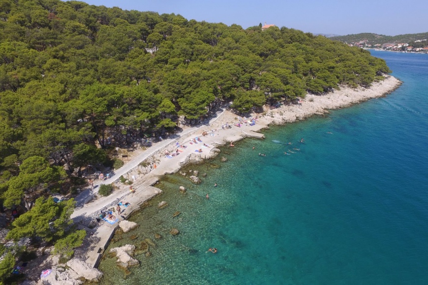 Plaža Iza Andrije Tisno