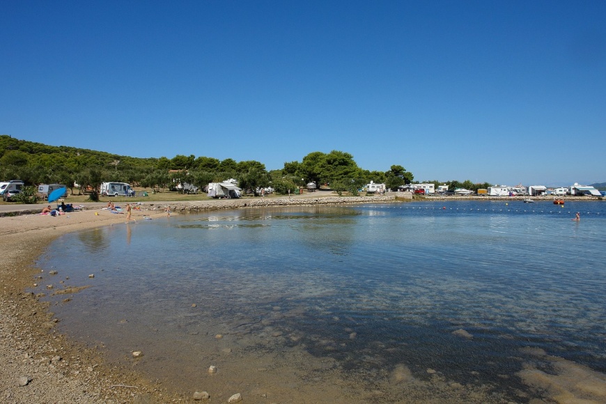 Žalo na plaži Plitka Vala