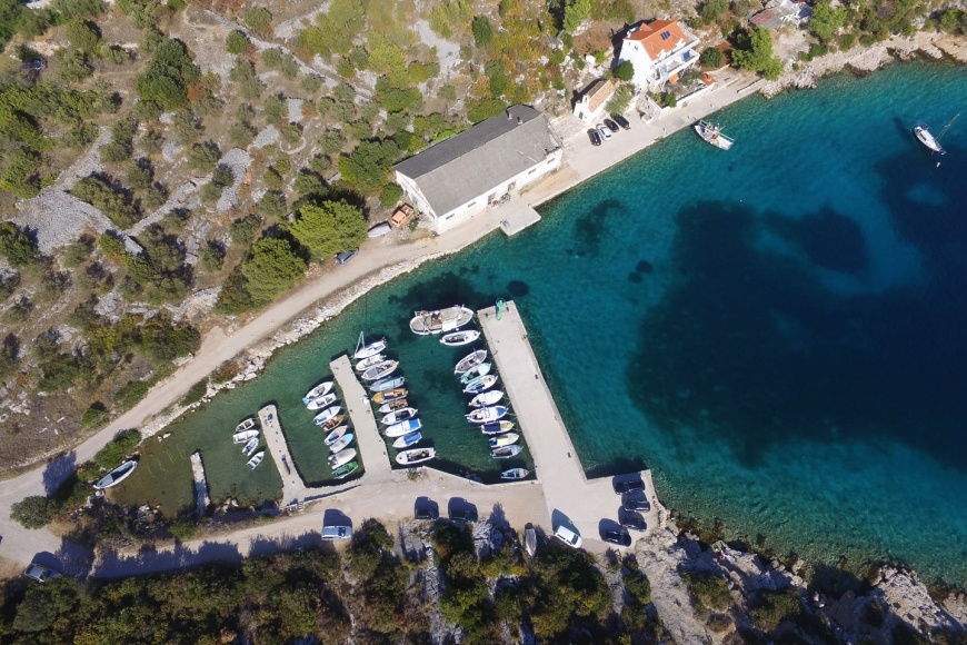 Lučice u uvali Sv Nikola