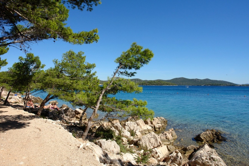 Stijene na plaži Zaratić