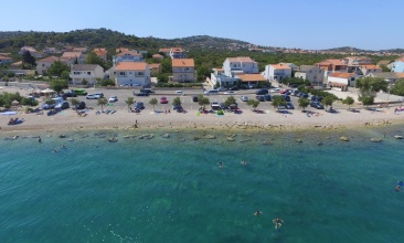Kupači na plaži Bilave