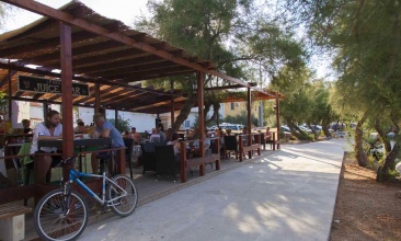 Bar Reful na plaži Luke