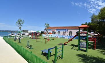 Dječje igralište na plaži Luke