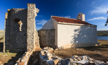 Crkvica Gospe od Tarca na otoku Kornat